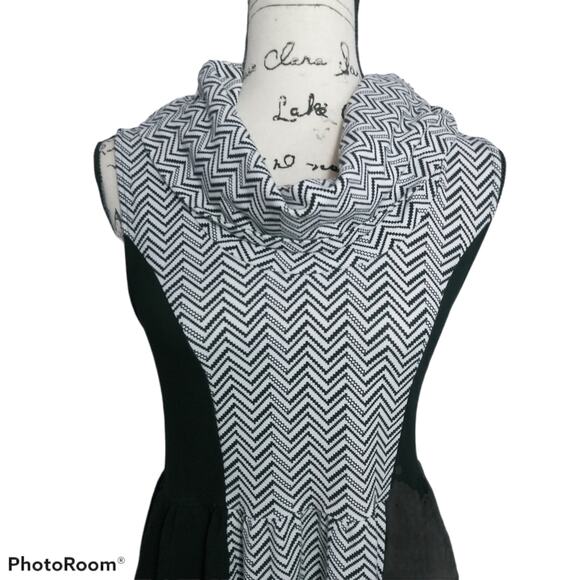 Modcloth Standing at the Edgy Jersey Dress M - Picture 3 of 8